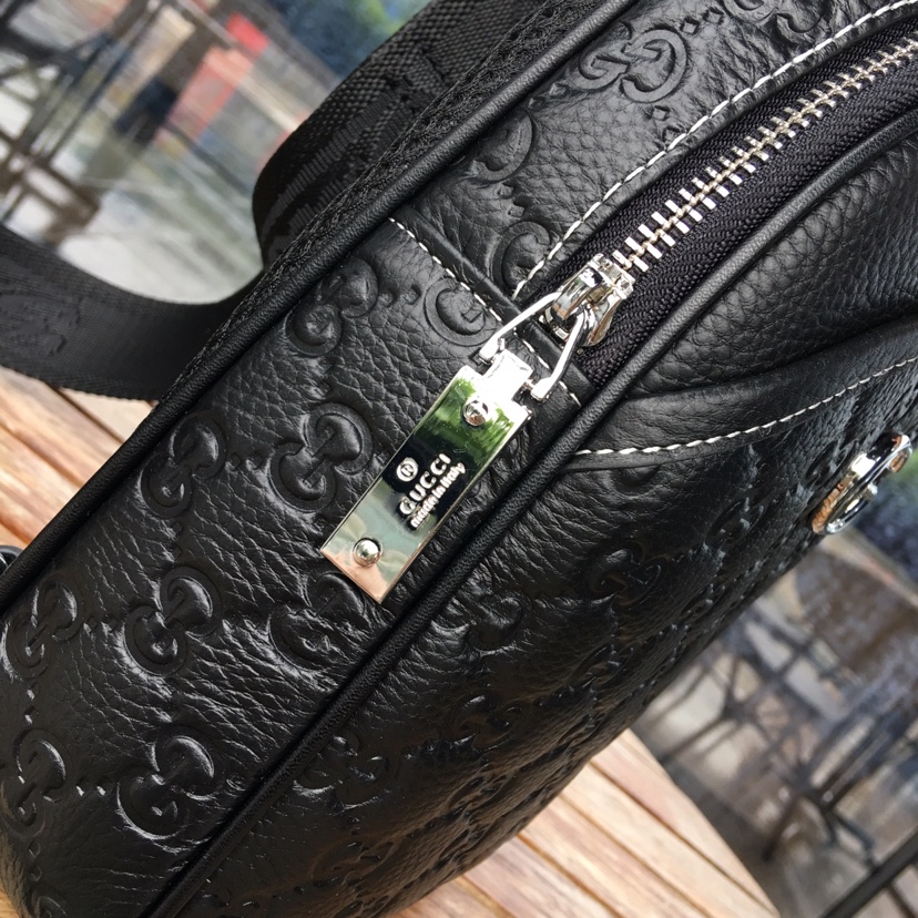 GUCCI古奇 独家新款，【型号】52565[强]休闲胸包【尺寸】19-30-6cm【颜色】黑色 高端品
