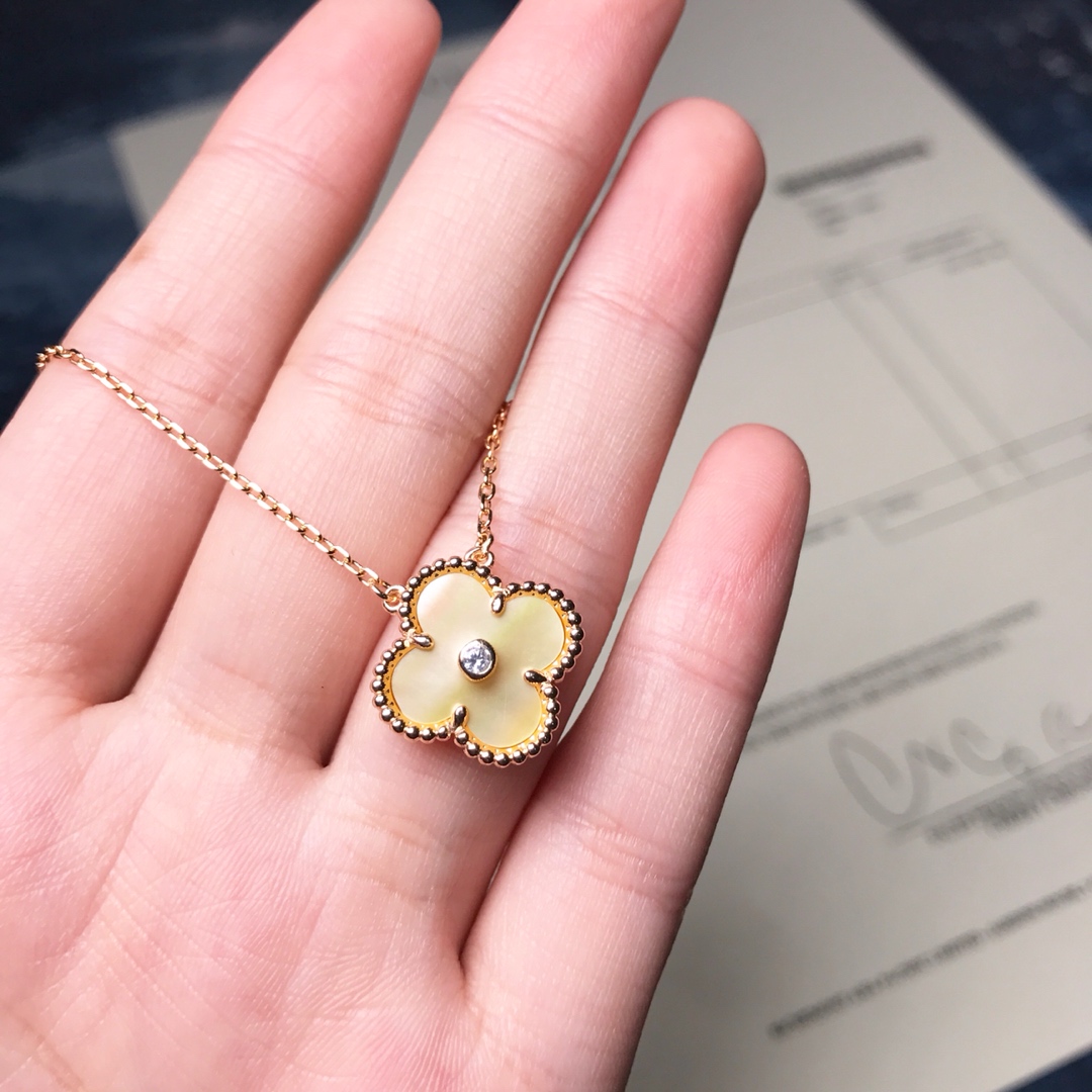 Van Cleef & Arpels VCA最新色金贝四叶草项链 纯银精工版本 可定制真金真钻 价格咨询客服 ZP带钻的四叶草厚度是比常规号不带钻的要厚一点的