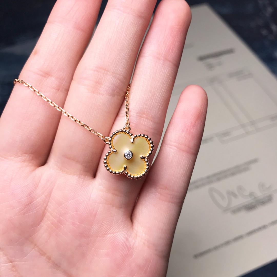 Van Cleef & Arpels VCA最新色金贝四叶草项链 纯银精工版本 可定制真金真钻 价格咨询客服 ZP带钻的四叶草厚度是比常规号不带钻的要厚一点的
