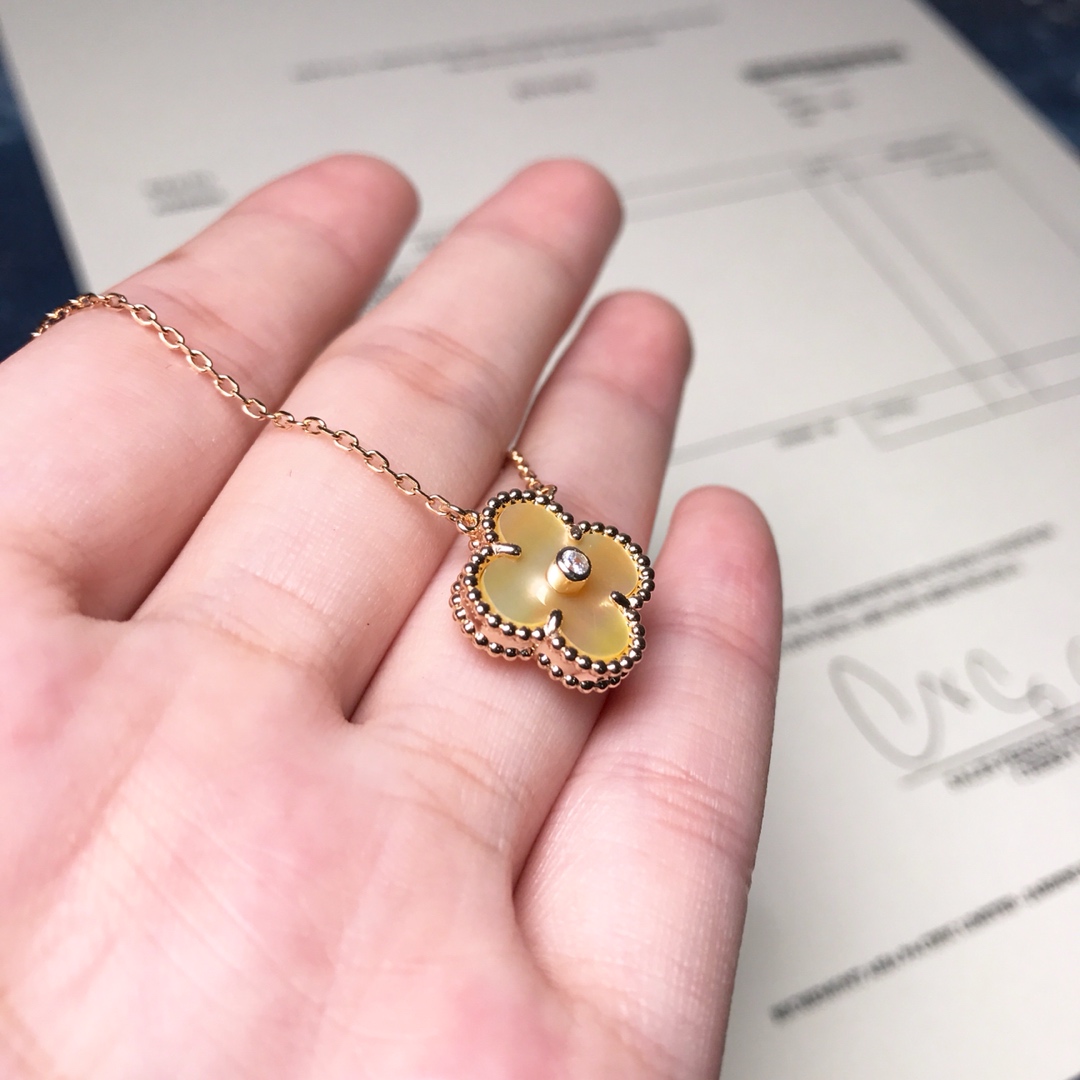 Van Cleef & Arpels VCA最新色金贝四叶草项链 纯银精工版本 可定制真金真钻 价格咨询客服 ZP带钻的四叶草厚度是比常规号不带钻的要厚一点的