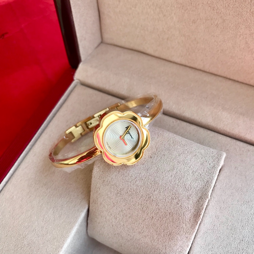 “Sophisticated Salvatore Ferragamo Watch: Swiss Movement, Sapphire Glass, Unique Design” - 图片 6