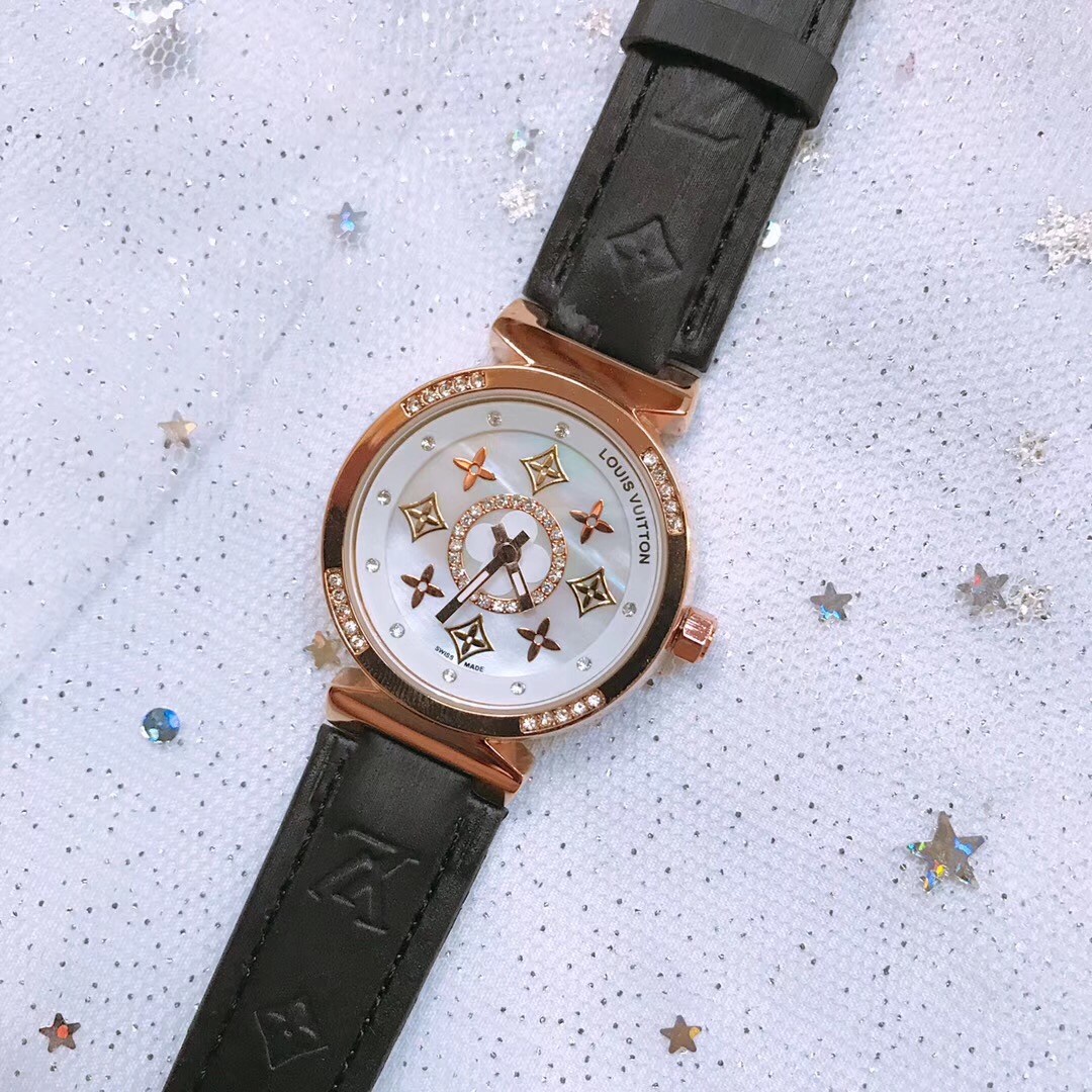 “Louis Vuitton Quest Titanium Bracelet: Fashionable and Timeless 32mm Design” - 图片 6