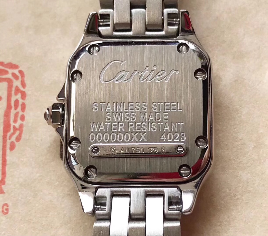 Cartier 卡地亚猎豹系列腕表 中小号表款 316L精钢表壳 小号：22 x 30毫米 中号：27 x 37毫米