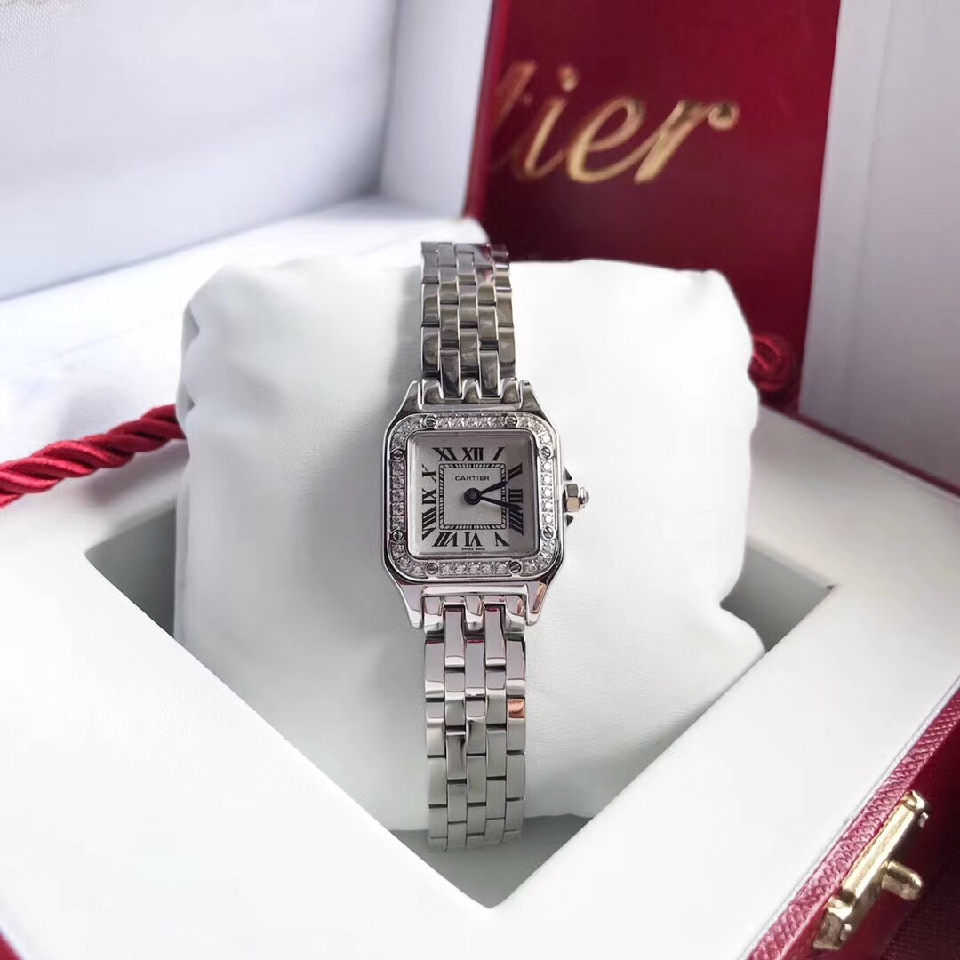 Cartier 卡地亚猎豹系列腕表 中小号表款 316L精钢表壳 小号：22 x 30毫米 中号：27 x 37毫米