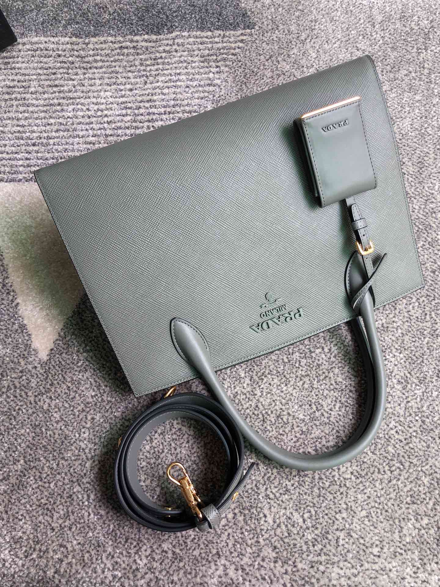 PRADA普拉达进口粗十字牛皮手提包1BA155