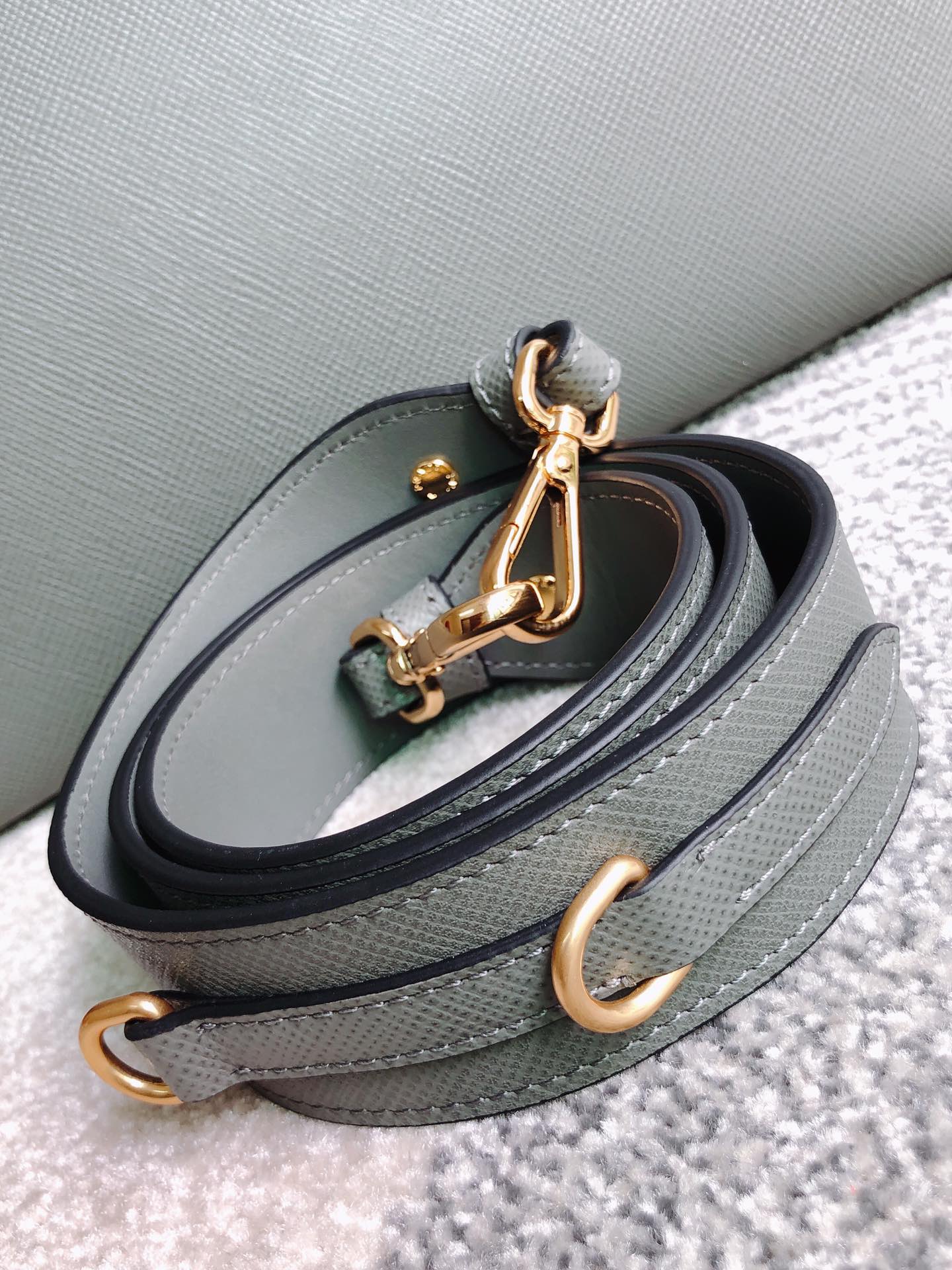 PRADA普拉达进口粗十字牛皮手提包1BA155