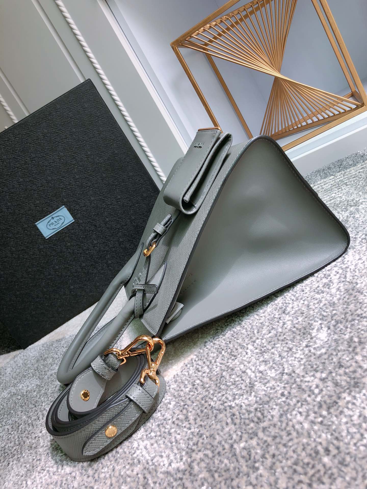 PRADA普拉达进口粗十字牛皮手提包1BA156