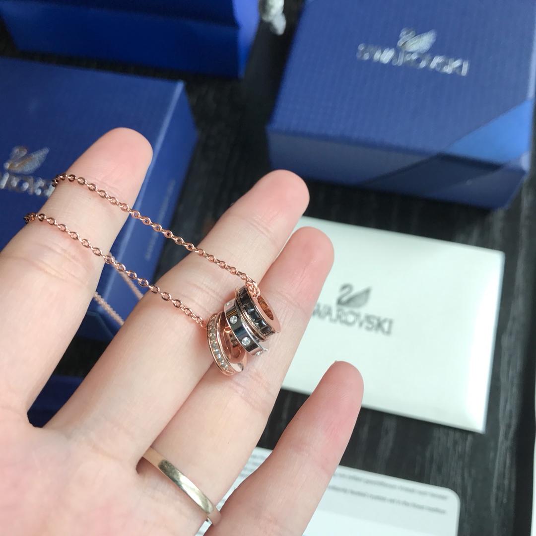 Bvlgari Sw@rovski三环专业转运链坠 有点宝格丽风 比宝格丽更 些 透明密镶仿水晶的线条