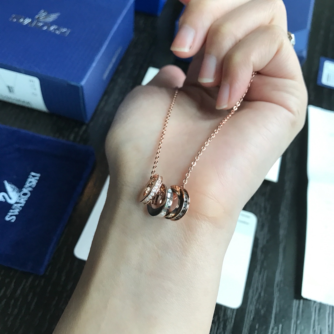 Bvlgari Sw@rovski三环专业转运链坠 有点宝格丽风 比宝格丽更 些 透明密镶仿水晶的线条