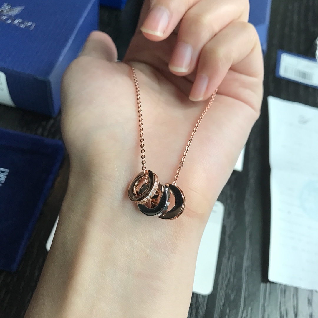 Bvlgari Sw@rovski三环专业转运链坠 有点宝格丽风 比宝格丽更 些 透明密镶仿水晶的线条
