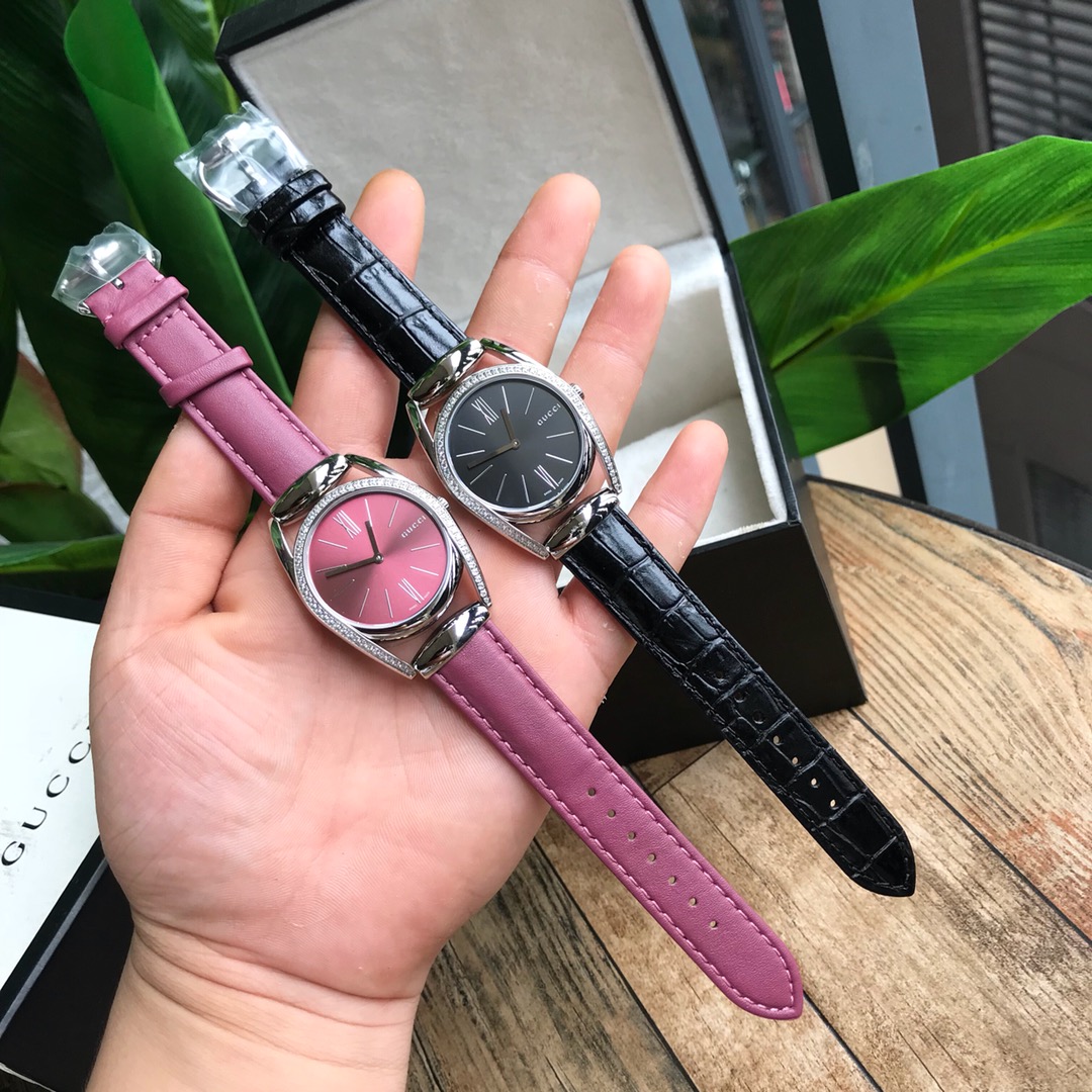 NO:388497,Batch: Packaging plus 30.original GUCCI, original single Gucci double-wire diamond model!  Synonym for perfect fashion!  Support inspection!  The counter price is on sale - 32*6mm watch diameter. Original quartz Swire machine, sapphire mirror. Cowhide bottom embossed strap [color] [color] [color]...fidelity!  ,gucci,gucci,cowhide19860909批: 包装加30.original GUCCI,原单古驰双线钻款！完美时尚的代名词！支持验货！专柜价在售-32*6mm表径. 原装石英瑞机,蓝宝石镜面.牛皮底部压纹表带[色][色][色]...保真！,,gucci,gucci,cowhide,Watch