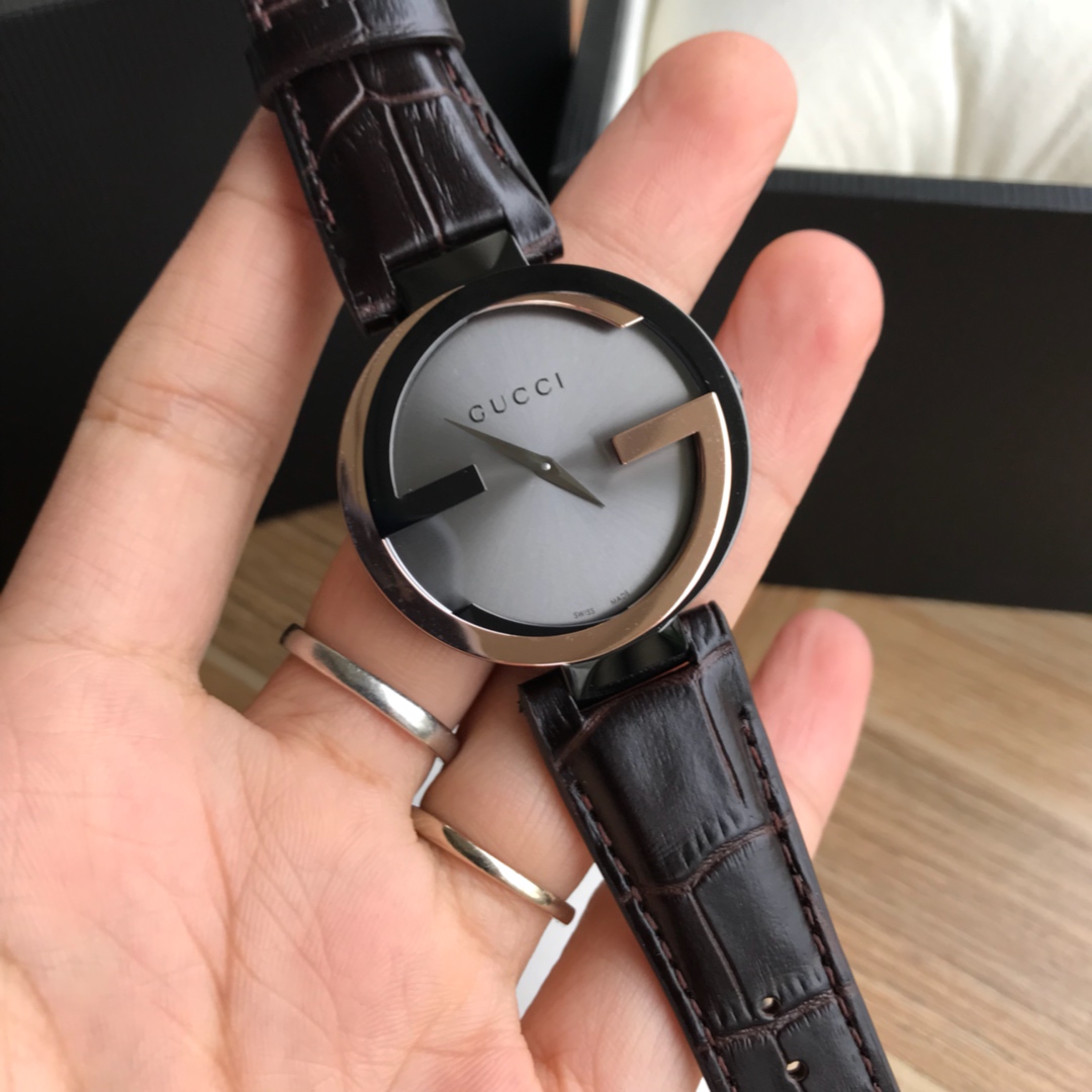 NO:388641,Pick: Original box: 30 hits the same model as Quan Zhixian!  Gucci calf leather double G is here again, limited edition Grammy, suitable for all girls [color] [color] ~ 37mm watch diameter, original Swiss quartz movement, double G case, high imitation, brand new and full set.,,gucci,gucci,cowhide19860909批: 原盒:30 爆款全智贤同款！古驰 Gucci小牛皮款双G再次到货,限量格莱美,适合所有妹子[色][色]～37mm表径,原装瑞士石英机芯,双G表壳,高仿不可及.全新全套出.,,gucci,gucci,cowhide,Watch