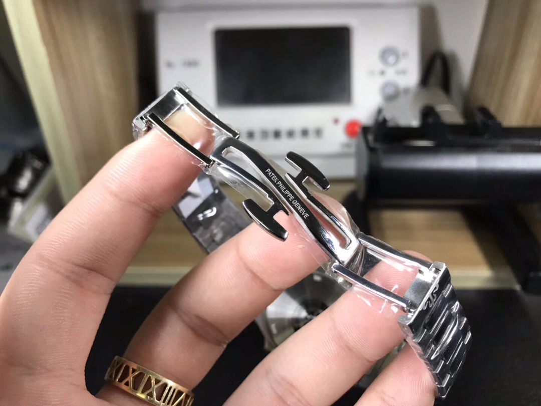 Patek Philippe Pp鹦鹉螺女款瑞士朗达石英32mm