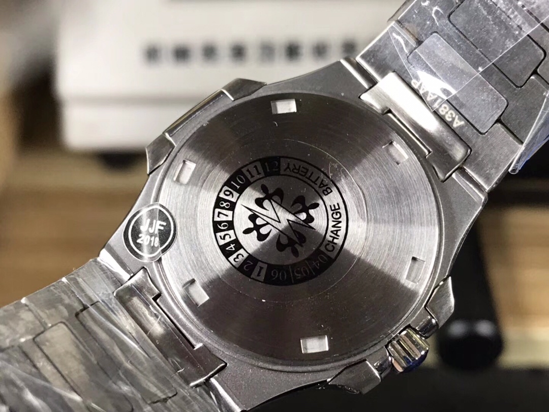Patek Philippe Pp鹦鹉螺女款瑞士朗达石英32mm
