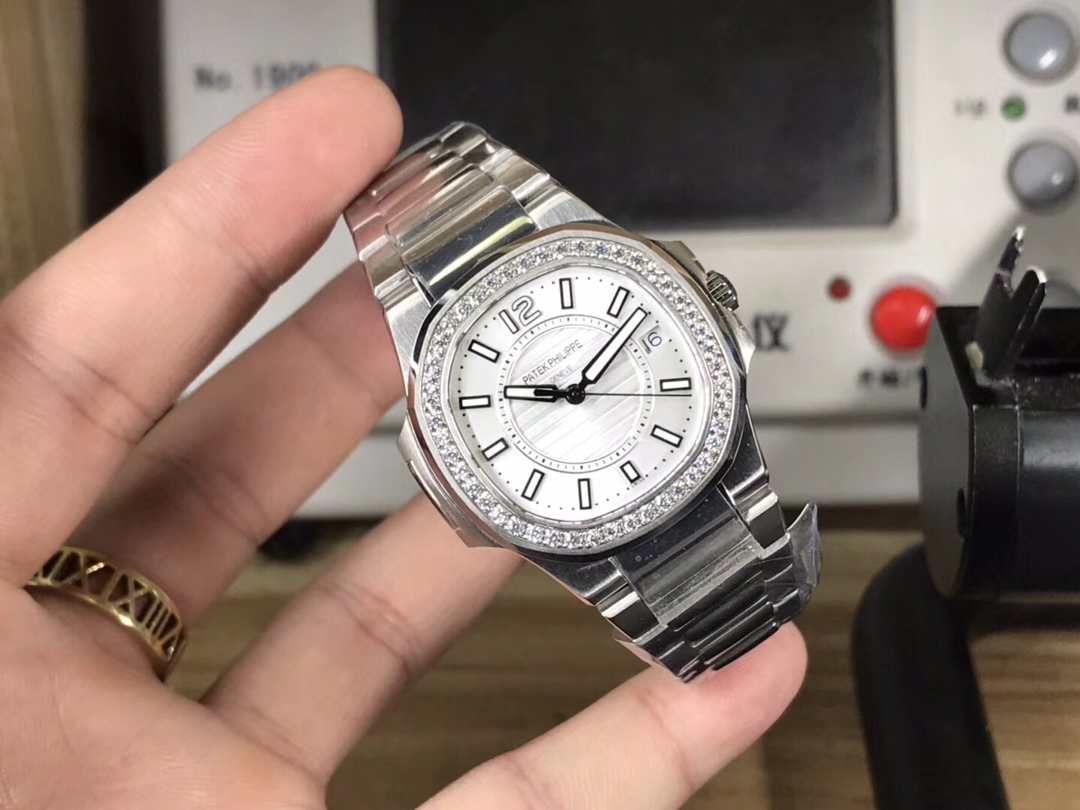 Patek Philippe Pp鹦鹉螺女款瑞士朗达石英32mm