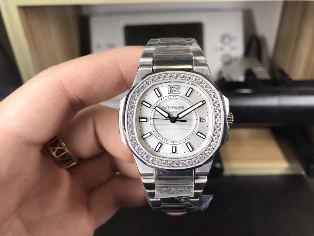 Patek Philippe Pp鹦鹉螺女款瑞士朗达石英32mm