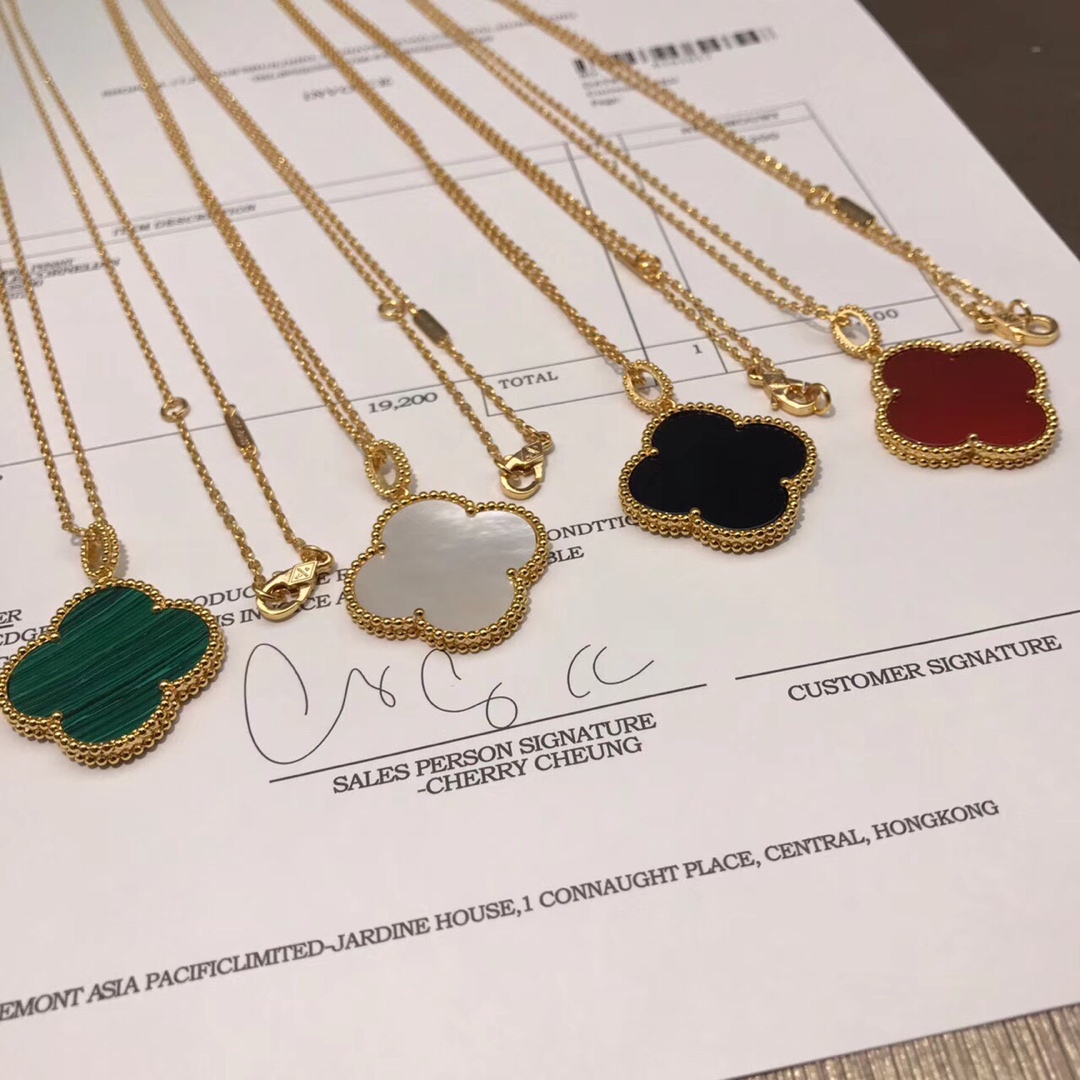 Van Cleef & Arpels vca大号四叶草项链 花朵直径2 5cm 大号四叶草弥漫着法式的优雅 无论是日常佩戴