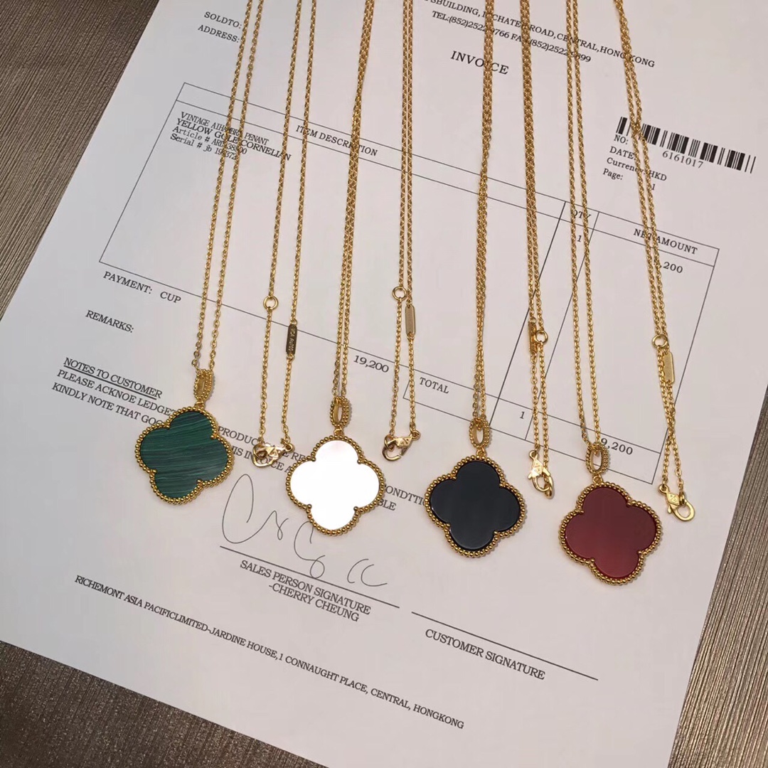 Van Cleef & Arpels vca大号四叶草项链 花朵直径2 5cm 大号四叶草弥漫着法式的优雅 无论是日常佩戴