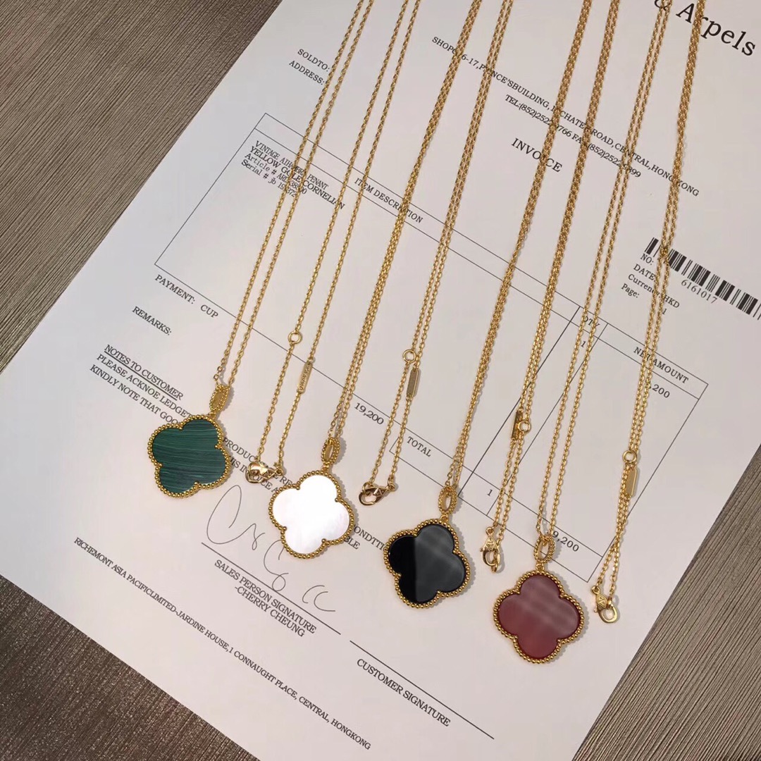 Van Cleef & Arpels vca大号四叶草项链 花朵直径2 5cm 大号四叶草弥漫着法式的优雅 无论是日常佩戴