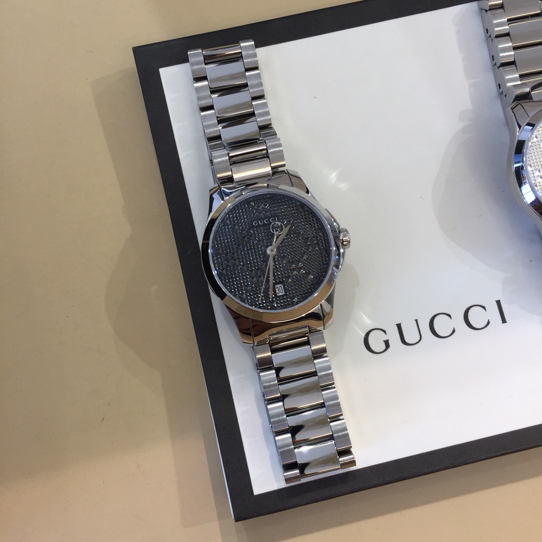 批:450 原盒:30 古驰 Gucci 手表 女款石英表  
◎表盘直径27mm，防反射蓝宝石镜面，进口瑞士机芯，这就是正品应该有的，没什么大不了❗️
◎代工厂在上柜前拿出，还没有录入专柜数据，一但录入数据再大的关系也搞不出🔥
◎手表表盘比较小，非常适合手腕纤细的女生❗️