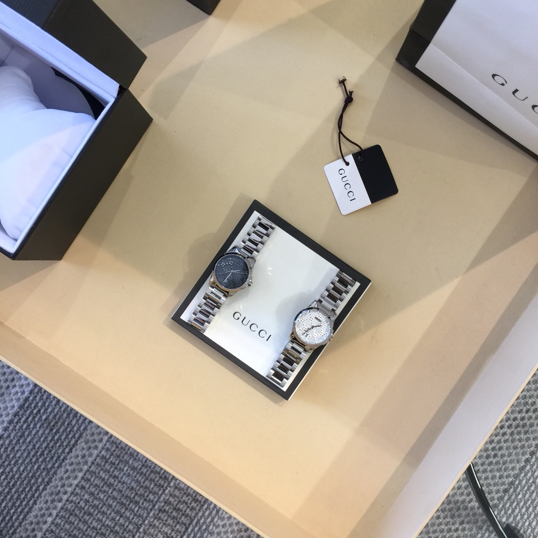 批:450 原盒:30 古驰 Gucci 手表 女款石英表  
◎表盘直径27mm，防反射蓝宝石镜面，进口瑞士机芯，这就是正品应该有的，没什么大不了❗️
◎代工厂在上柜前拿出，还没有录入专柜数据，一但录入数据再大的关系也搞不出🔥
◎手表表盘比较小，非常适合手腕纤细的女生❗️