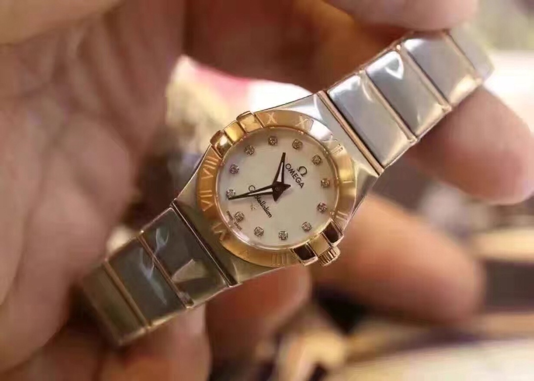 Omega 欧米茄 星座系列 蓝宝石镜片 深度防水 迷你号 24 尺寸 女中号27 尺寸，适合手细的小姐姐带，超