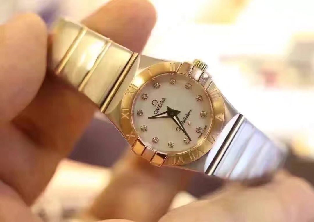 Omega 欧米茄 星座系列 蓝宝石镜片 深度防水 迷你号 24 尺寸 女中号27 尺寸，适合手细的小姐姐带，超