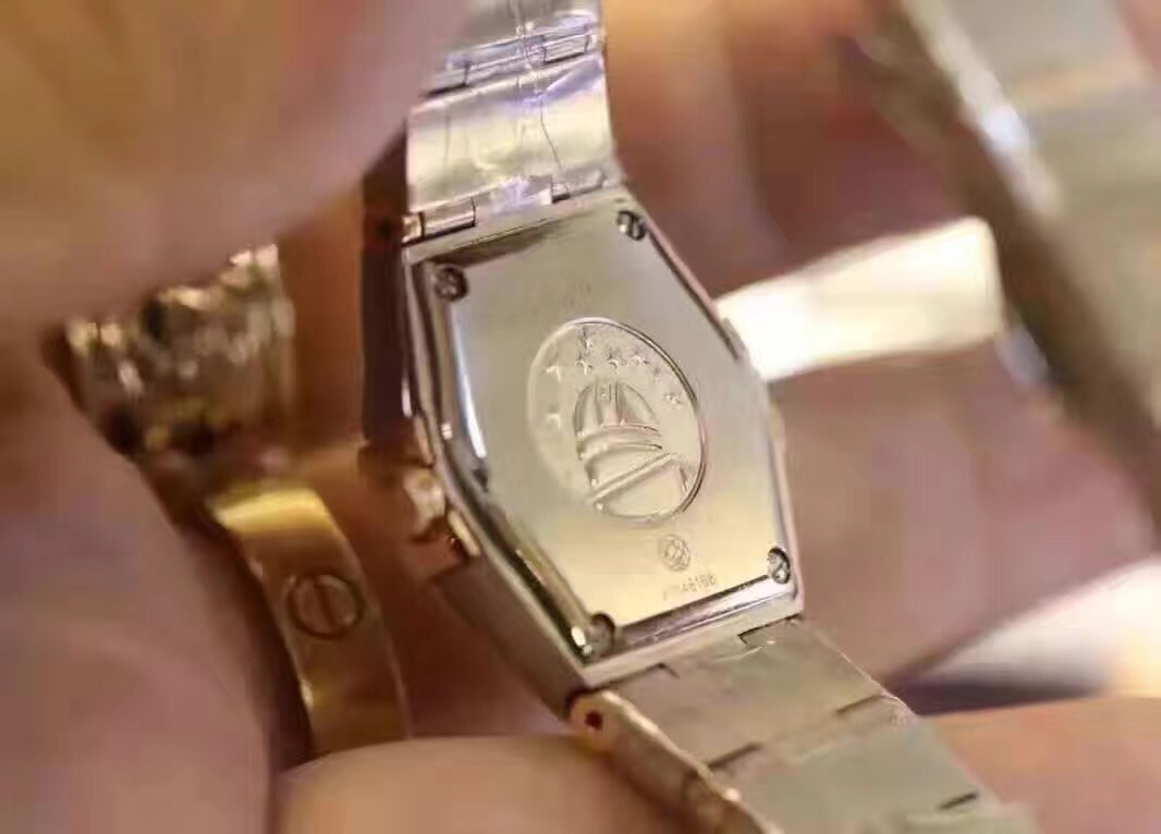Omega 欧米茄 星座系列 蓝宝石镜片 深度防水 迷你号 24 尺寸 女中号27 尺寸，适合手细的小姐姐带，超