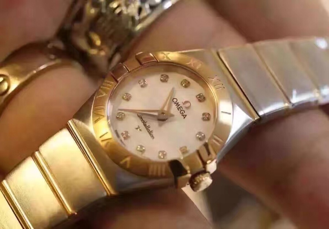 Omega 欧米茄 星座系列 蓝宝石镜片 深度防水 迷你号 24 尺寸 女中号27 尺寸，适合手细的小姐姐带，超