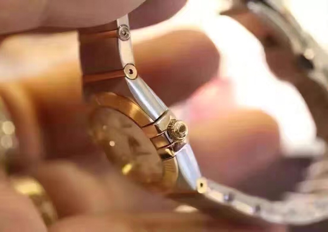 Omega 欧米茄 星座系列 蓝宝石镜片 深度防水 迷你号 24 尺寸 女中号27 尺寸，适合手细的小姐姐带，超