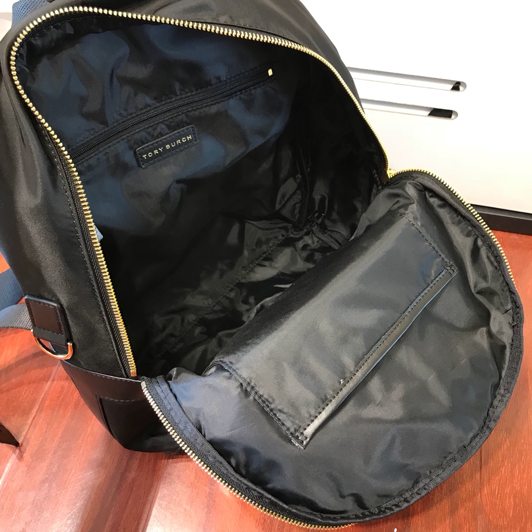 Tory Burch 款号1859 采用韩国进口品质防水尼龙面料 五金定制 做工 早在两个月前就着手准备材料