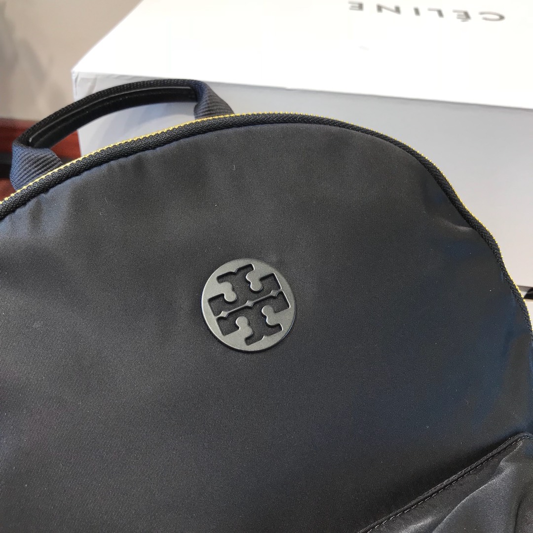 Tory Burch 款号1859 采用韩国进口品质防水尼龙面料 五金定制 做工 早在两个月前就着手准备材料
