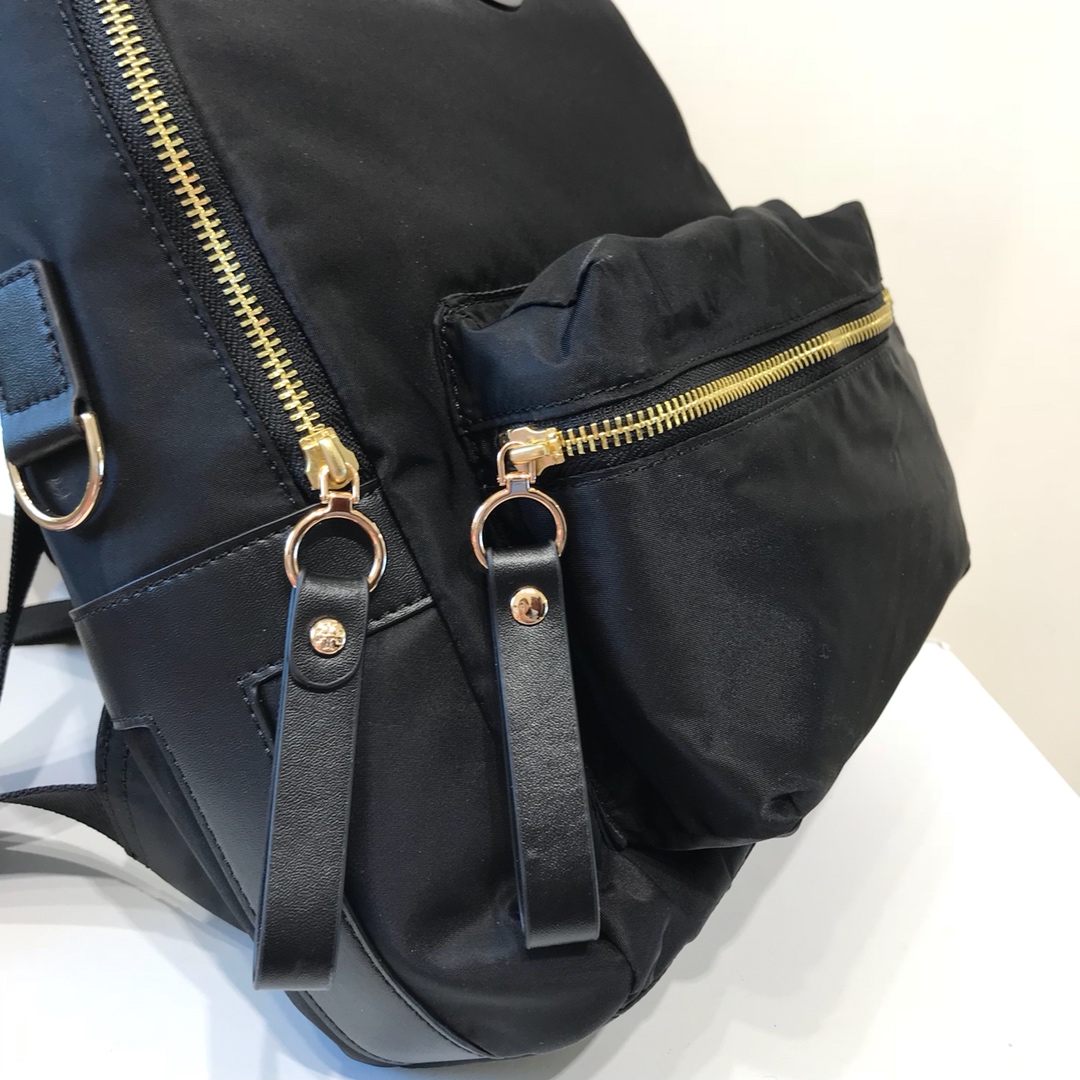 Tory Burch 款号1859 采用韩国进口品质防水尼龙面料 五金定制 做工 早在两个月前就着手准备材料