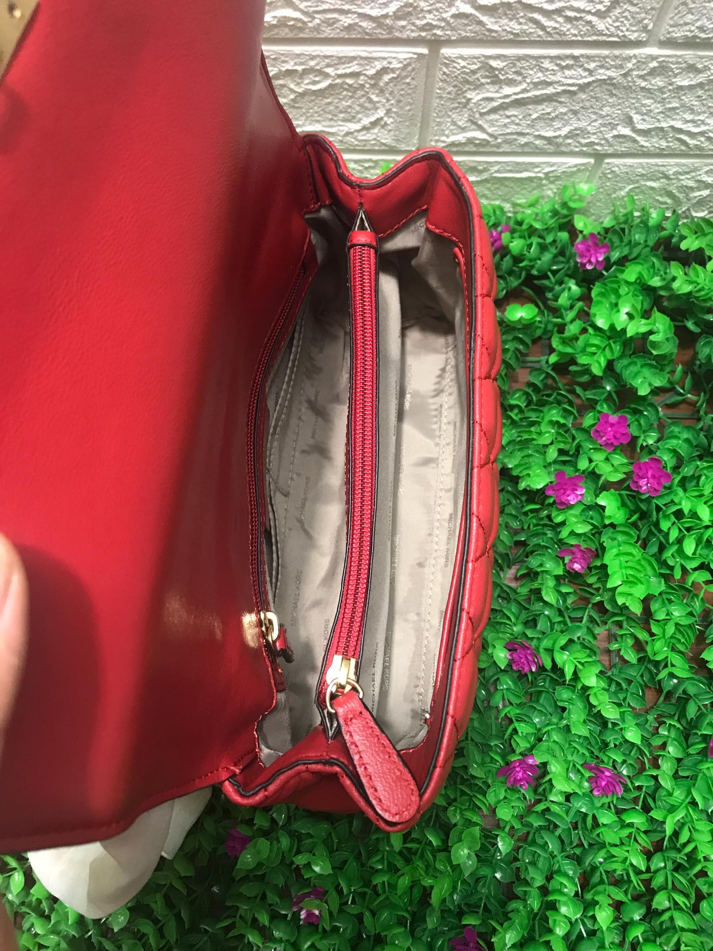 Michael Kors ～新款新 MK中号V格小香风羊皮包 黑色