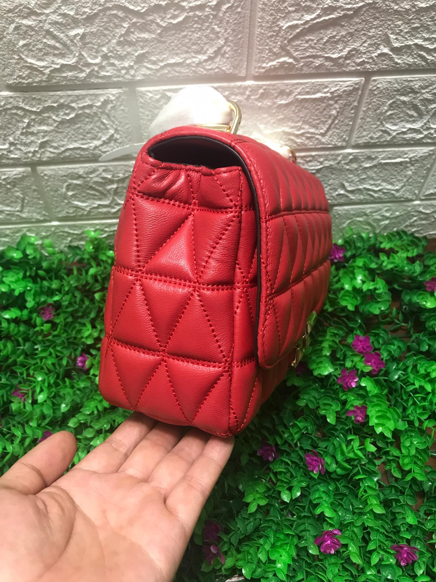 Michael Kors ～新款新 MK中号V格小香风羊皮包 黑色
