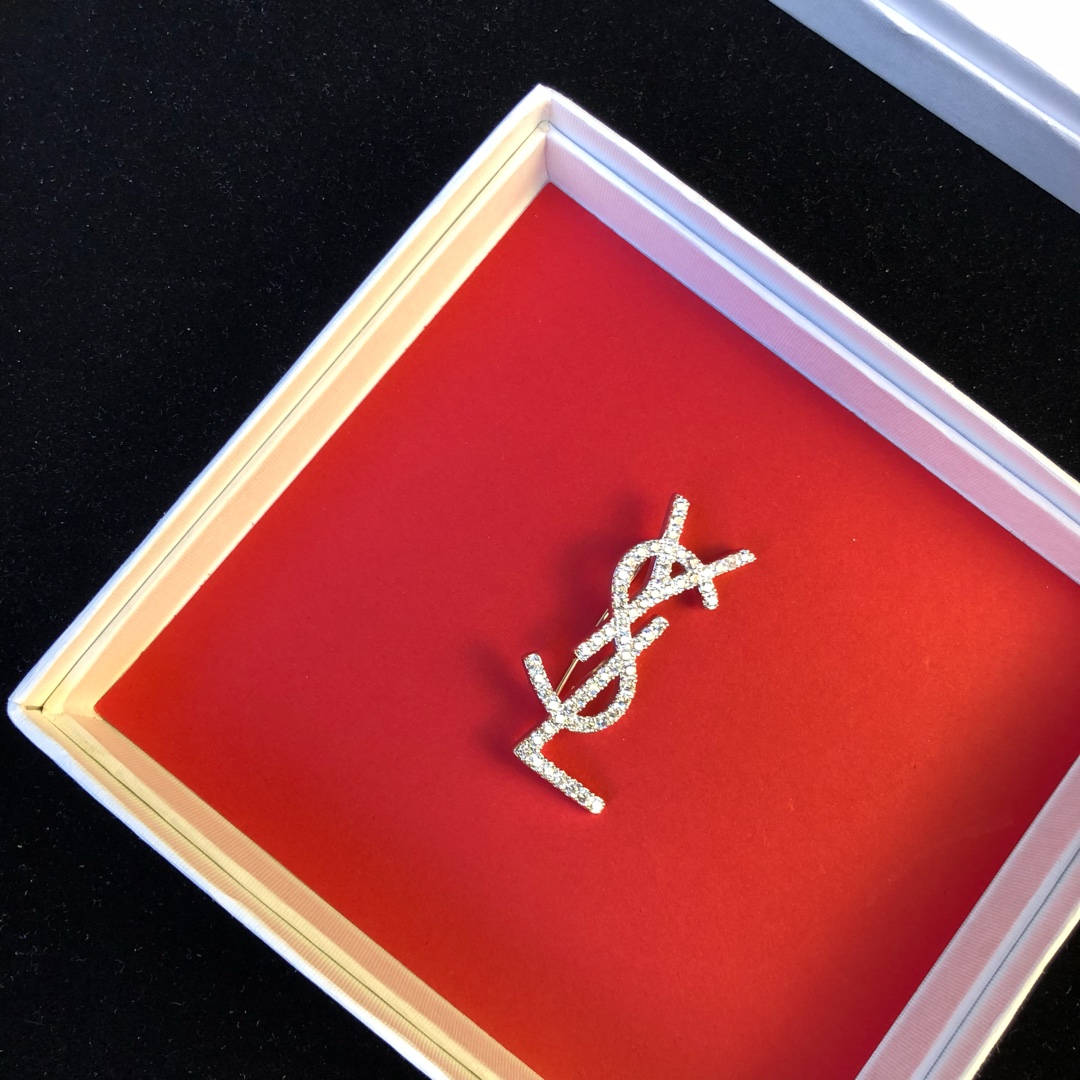 SAINT LAURENT PARIS 圣罗兰专柜新款YSL胸针独家zp施华洛世奇水晶 ➕黄铜材质 ．