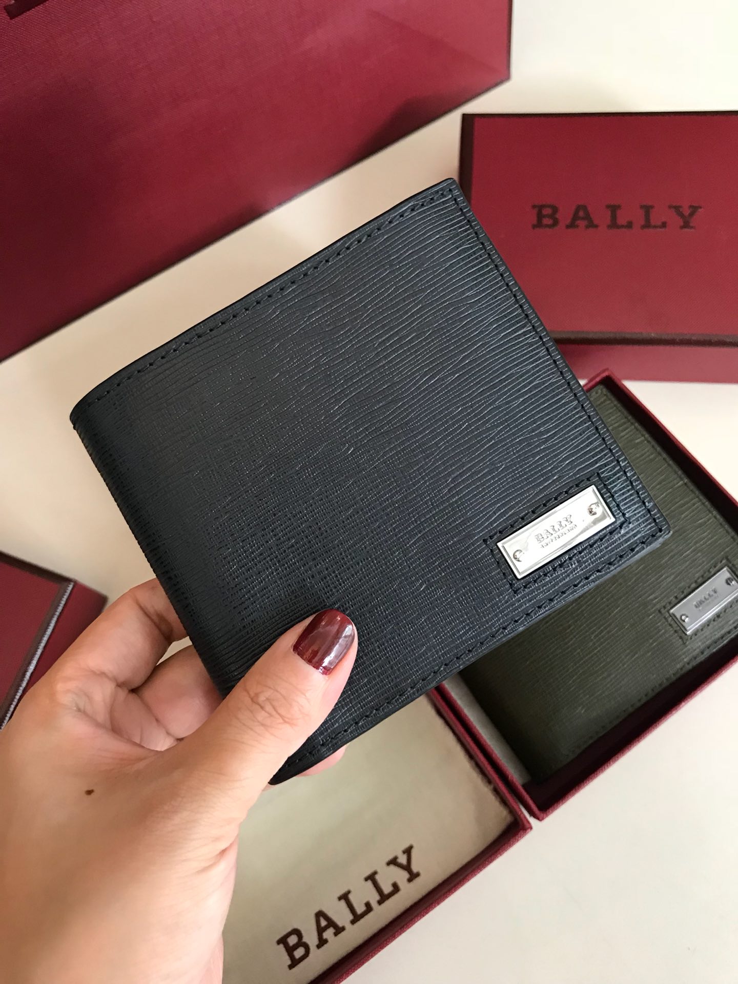[Bally Wallets]Classic deep blue two-fold cowhide short model Genuine leather