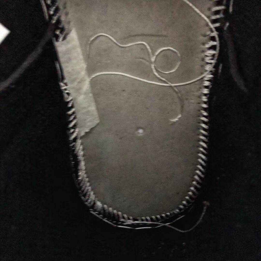 140 放店 本地取 软皮全鞋二层 真标半码 荔枝纹 玻璃鞋垫 内置鞋垫 Air Jordan 1 OG Bred Toe AJ1 乔1头层皮黑红脚趾 全网独家渠道原底面原面AJ1 全套楦头直接来自nike代工厂  皮料 原底 后跟港宝均来自NIKE原材料供应商  为了成型最完美AJ1版型  针车机台和人手都是NIKE内部流挖过来   成型为了更贴近原楦采用莆田唯一一台真空热压成型机    全部AJ1该有的细节全部公司货一致  原厂鞋舌厚度海绵  飞翼Logo内嵌高频冲压  侧看后跟小弓背 黑红脚趾区别市面任何版本 全套楦头原装独立半码<br />555088-610  Size：36 36.5 37.5 38 38.5 39 40 40.5 41 42 42.5 43 44 45 46