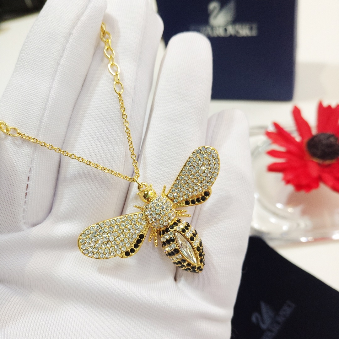 “Schwartz’s Original Packaging Delivery of Lisbel Honey Bee Sweater Necklace 2018” - 图片 9
