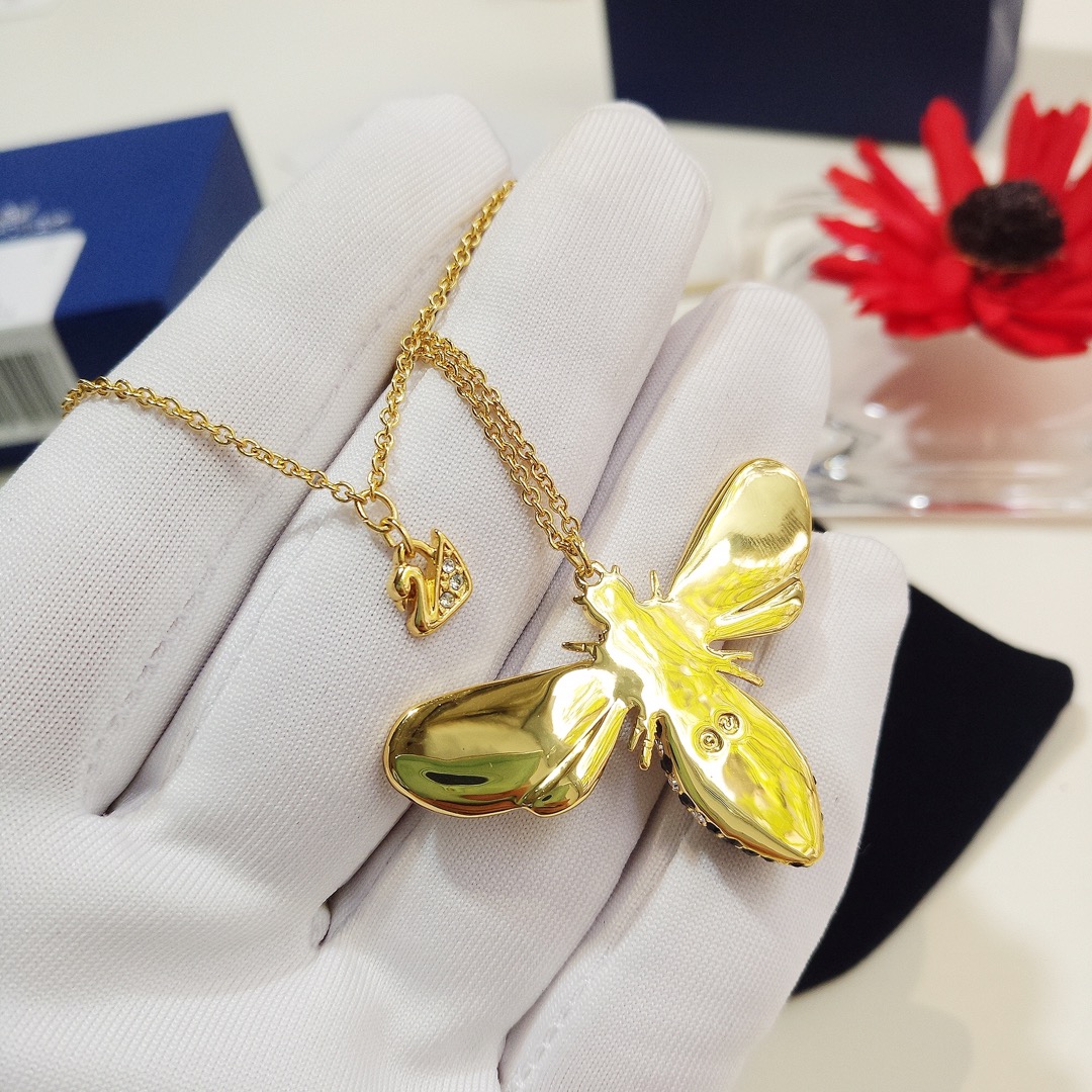 “Schwartz’s Original Packaging Delivery of Lisbel Honey Bee Sweater Necklace 2018” - 图片 3
