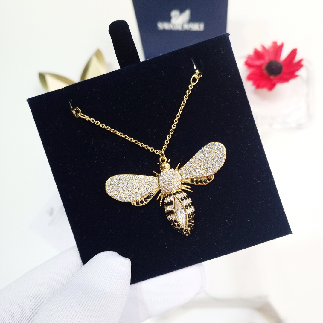 “Schwartz’s Original Packaging Delivery of Lisbel Honey Bee Sweater Necklace 2018” - 图片 1