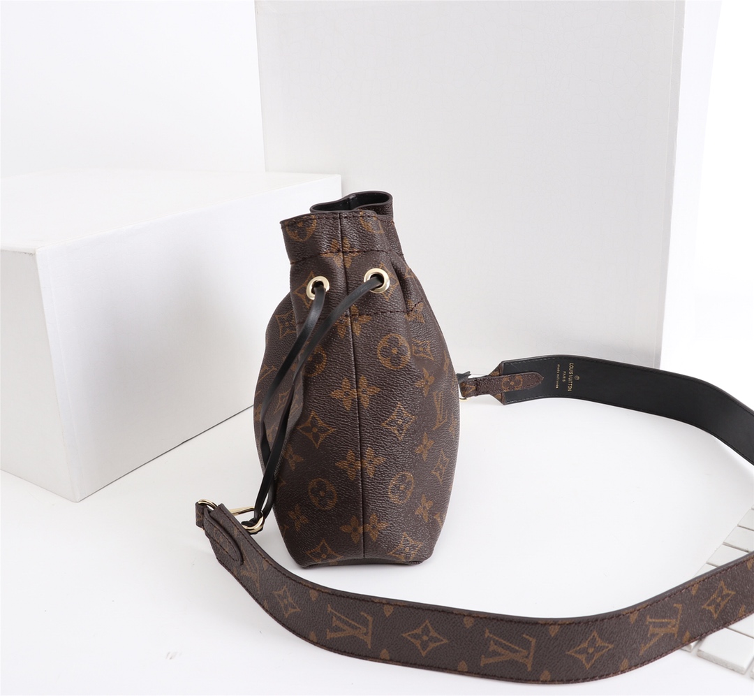 Louis Vuitton M43445 everyday