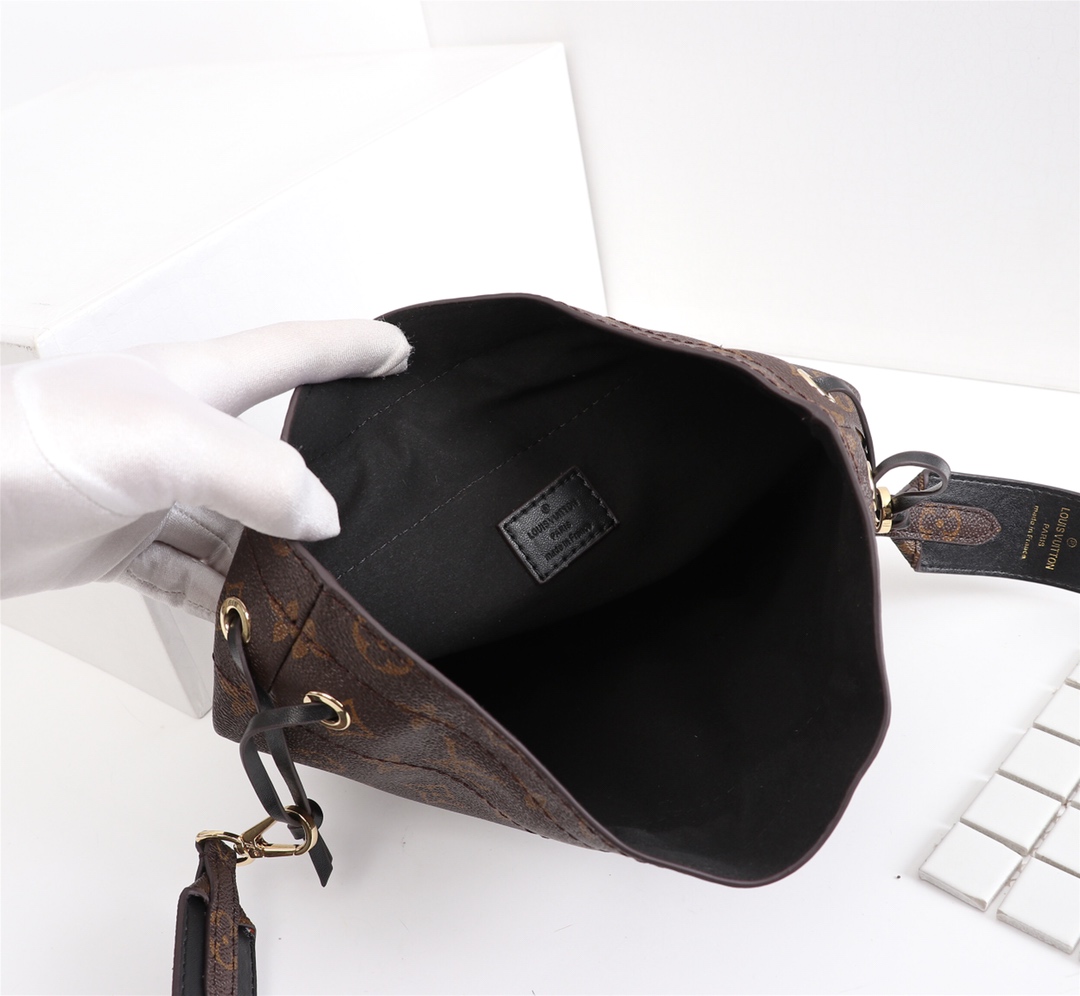 Louis Vuitton M43445 everyday
