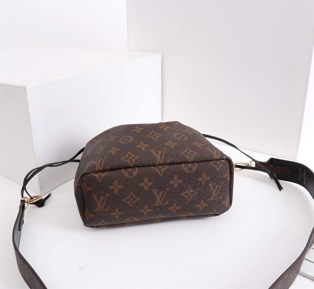 Louis Vuitton M43445 everyday