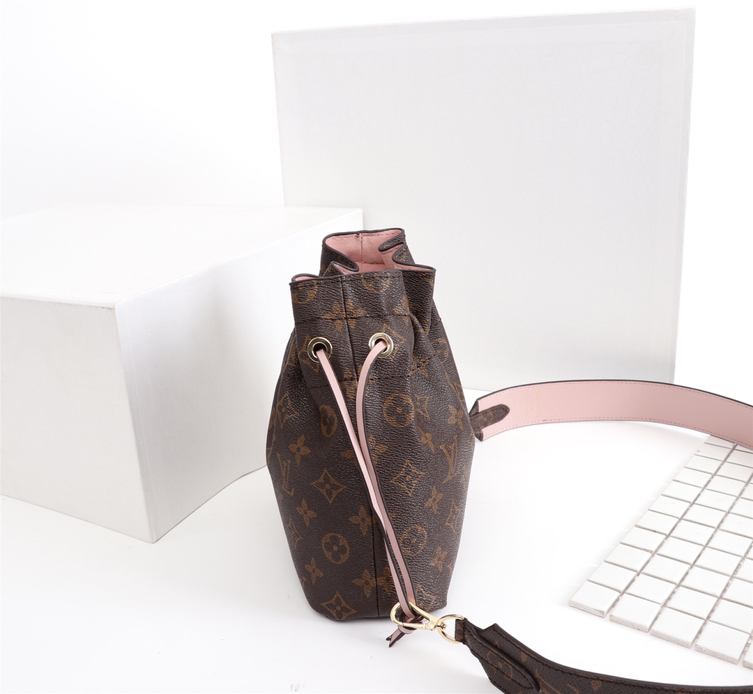 Louis Vuitton M43445 everyday