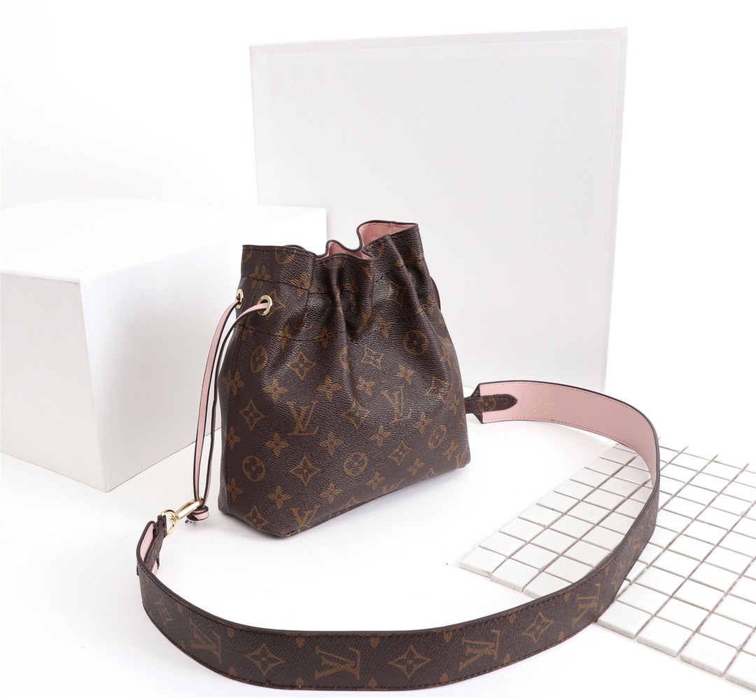 Louis Vuitton M43445 everyday