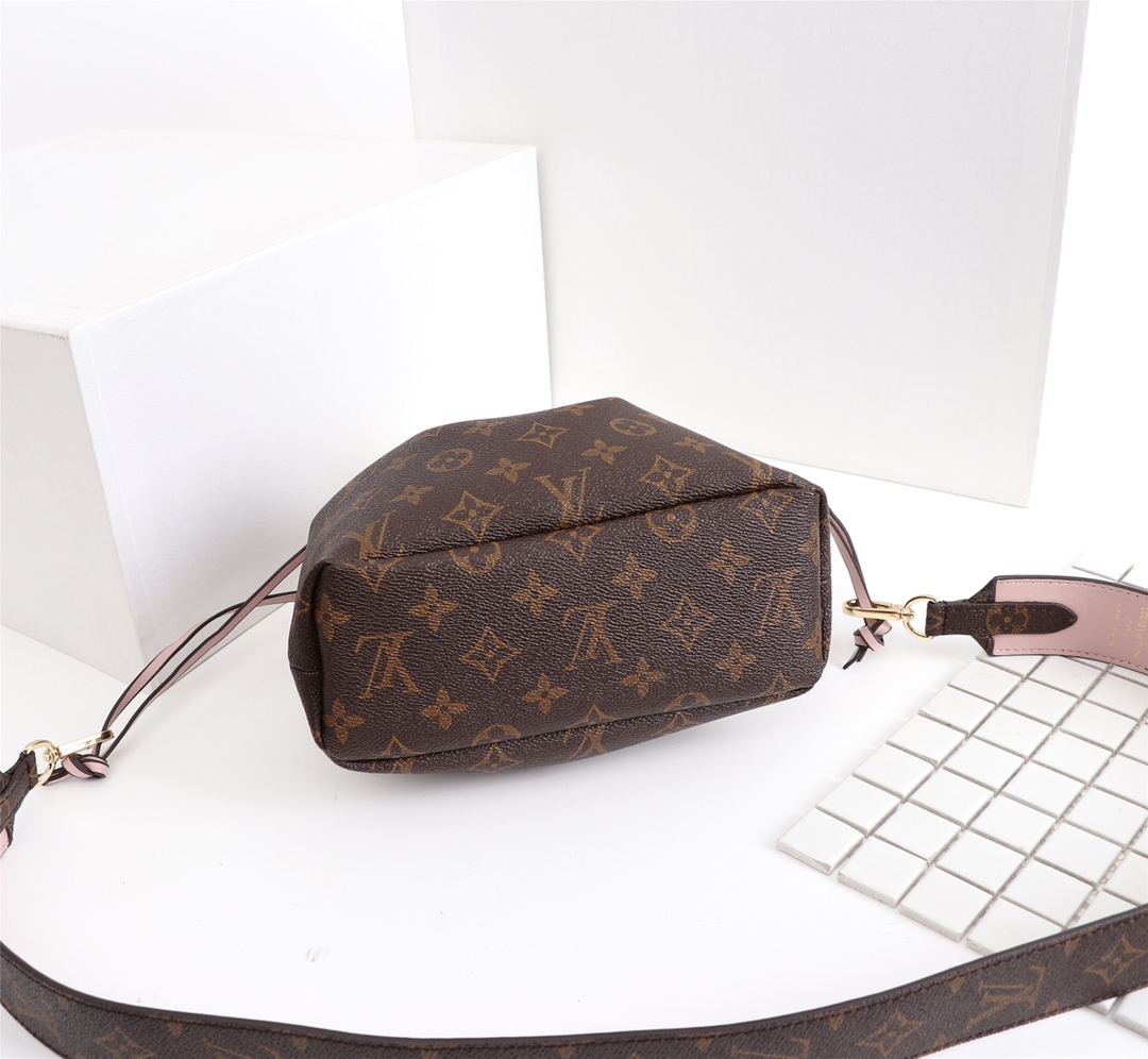 Louis Vuitton M43445 everyday