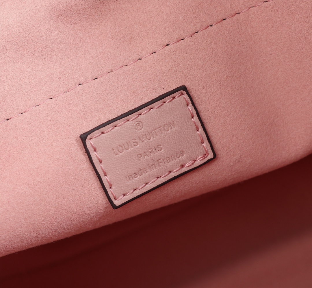 Louis Vuitton M43445 everyday