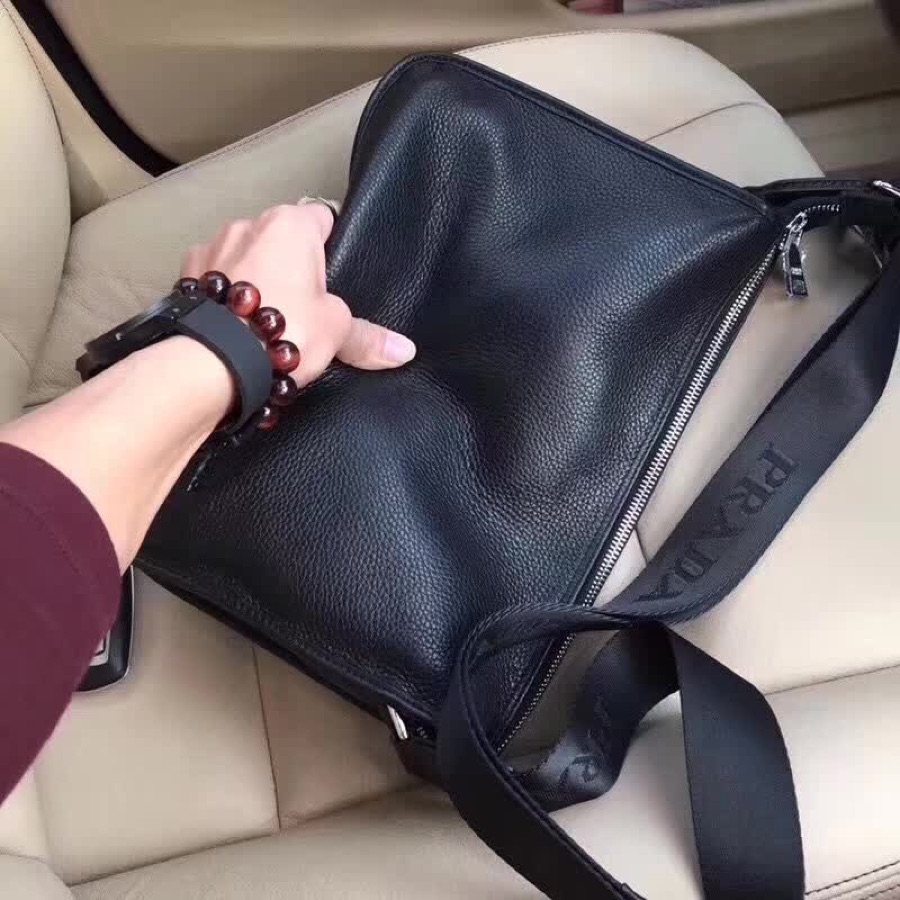 ～【原单品质】PRADA.黑色.型号：33247-2。实物拍摄-做工精致🆕  独家新款 🎈🎈全牛皮新款 
