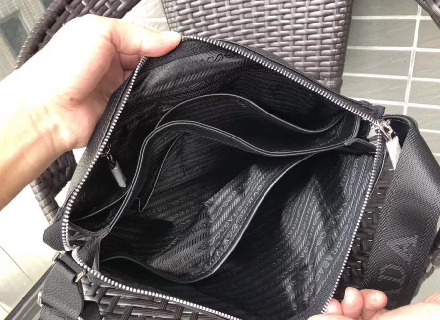 ～【原单品质】PRADA.黑色.型号：33247-2。实物拍摄-做工精致🆕  独家新款 🎈🎈全牛皮新款 